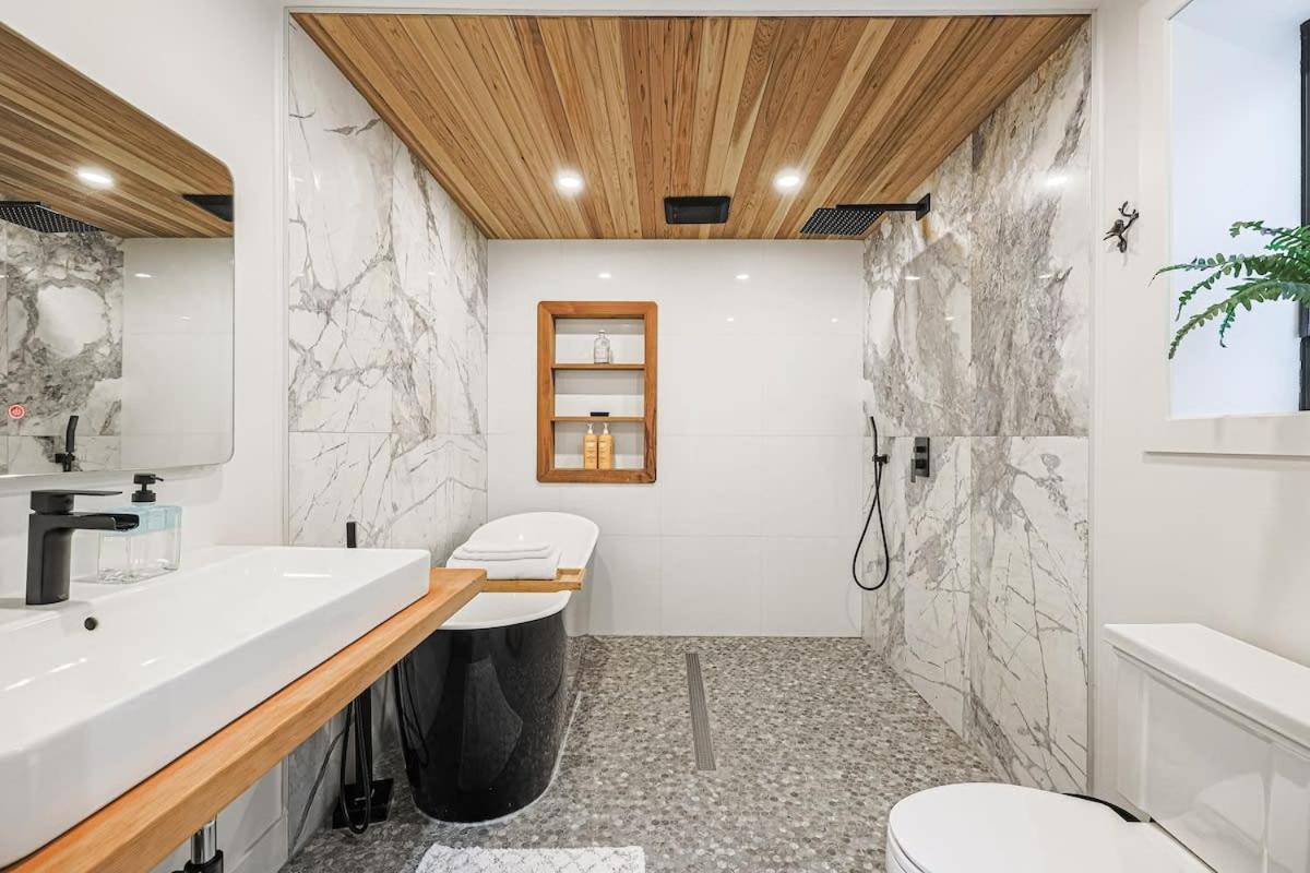 Downtown Oasis-2br-spa Bath-pet Friendly, Free Parking
